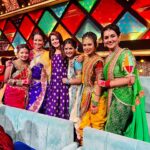 Shweta Gulati Instagram - #aflatoon promotions day 3 went like this. Was honored to be amongst such amazing talent. From the judges to the contestants. Saw some amazing Lavani performances that left me mesmerized. Thank you @colorsmarathi @dholkichya_talavar for this amazing experience.