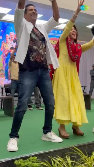 Shweta Gulati Instagram - अफलातून चित्रपटातील ‘माका नका’ ह्या गाण्यानी जिंकलं अनेक लोकांचं मन ! त्जम्ही पण ह्या जबरदस्त गाण्यावर #reels बनवा आणि @saregamamarathi ला #tag करायला विसरू नका. @iam_johnylever @tejaswinilonari @jesse_lever @bharatdabholkar @vijay_patkar29 @paritosh.painter 
#marathi #new #song #movie #reels #instagood
