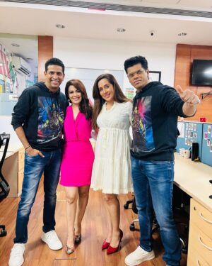 Shweta Gulati Instagram - AFLATOON releases on 21st July in the theatres near you 

It’s my first Marathi Film. Please please shower your love. 🙏🧿💜

#abpmajha #interview #moviepromotion #aflatoon #releasingsoon #marathimovie #marathiactress #shwetagulati #lovemylife #grateful #gratitude