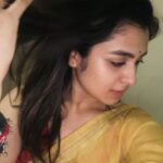 Shyamoupti Mudly Instagram - এই হলুদ শাড়ীটা কিন্তু ম্যান্ডেটরি♥️🖤 #shyamoupti#life#love#me#happiness#positive#stayhappy#stayhealthy