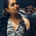 Shyamoupti Mudly Instagram - कभी किसी को मुकम्मल जहाँ नहीं मिलता कहीं ज़मीन तो कहीं आसमान नहीं मिलता जिसे भी देखिये वो अपने आप में गुम है ज़ुबाँ मिली है मगर हमज़ुबाँ नहीं मिलता कभी ... #shyamoupti#life#me#peace#positive#stayhappy#stayhealthy