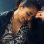 Shyamoupti Mudly Instagram - कभी किसी को मुकम्मल जहाँ नहीं मिलता कहीं ज़मीन तो कहीं आसमान नहीं मिलता जिसे भी देखिये वो अपने आप में गुम है ज़ुबाँ मिली है मगर हमज़ुबाँ नहीं मिलता कभी ... #shyamoupti#life#me#peace#positive#stayhappy#stayhealthy