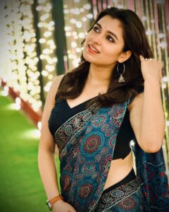 Shyamoupti Mudly Instagram - আমি যদি চলে যাই’ নীল আকাশের কাছে~ ~আমায় তুমি খুজে নিয়ো’ সন্ধা তারার মাঝে~ #shyamoupti#life#love#time#space#stayhappy#stayhealthy
