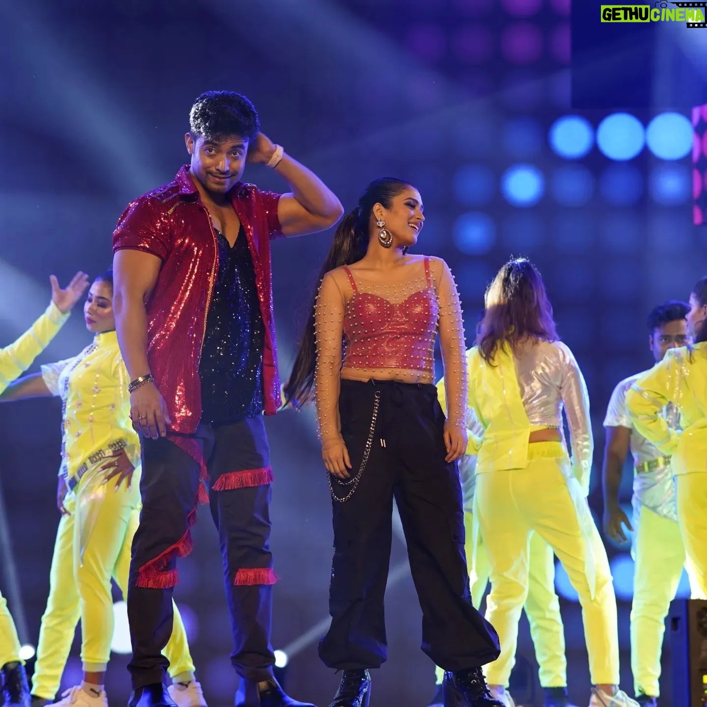Shyamoupti Mudly Instagram - For the last time ANUJ AND GUDDI will perform for telivision... জলসার পর্দায় বিনোদনের ধামাকা। নাচে, গানে, পুরস্কারে ভরা জমজমাট অ্যাওয়ার্ড শো। পশ্চিমবঙ্গ টেলি আকাদেমি অ্যাওয়ার্ড 2023। শুধুমাত্র স্টার জলসার পর্দায় ৫ তারিখ @starjalsha 📷 @sahil_paswan_2646_ My team - @socialyard_digital 3 pictures are open to create memes ....😃😃😃😃😃😂 5 নভেম্বর। রবিবার। 8:00 PM only on @starjalsha #StarJalsha #স্টারজলসা #rano #ranojoy #serial #telesamman #awards #performance