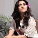 Shyamoupti Mudly Instagram - “Someone told me there’s a girl out there with love in her eyes and flowers in her hair.” #instagram #instamood #instagood #life #potrait #love #shyamoupti #stayhappy #stayhealthy