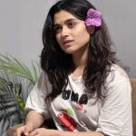 Shyamoupti Mudly Instagram - “Someone told me there’s a girl out there with love in her eyes and flowers in her hair.” #instagram #instamood #instagood #life #potrait #love #shyamoupti #stayhappy #stayhealthy