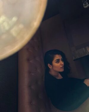 Shyamoupti Mudly Instagram - New year,new day,new experiences,new version of everything…
Everything will come and leave
Only you r eternal in this coming & leaving so, love yourself♥️
Fell in love with every moments of yours.

#shyamoupti#life#love#positive#newyear#newme#motovation#stayhappy#stayhealthy