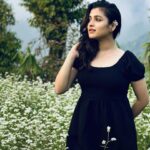 Shyamoupti Mudly Instagram - In the quiet dance of petals, spring whispers the song of life’s unstoppable renewal 🍁 #shyamoupti #instagram #instagood #mountains #life #peace #wednesday