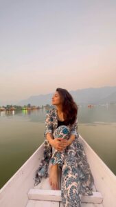 Shyamoupti Mudly Instagram - Sukoon ❤️ #shyamoupti#time#love#life#travel#lake#beauty#nature#kashmir#metime#stayhappy#stayhealthy