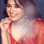 Shyamoupti Mudly Instagram - ফ্যাশন মরশুম . . . মডেল @shyamoupti স্টাইলিং- সম্পূর্ণ দে পোশাক -সীমন্তিনী বুটিক মেকআপ- সায়নী, খুশি হেয়ার -জলসা লোকেশন - লাস্ট প্যাশন স্টুডিও ক্যামেরা- সুহাশিস পাচাল শুট কো অর্ডিনেটার- রূপম চক্রবর্তী ভাবনা -শ্যামশ্রী সাহা #Fashionista #fashionaajkaal #fashion #yearend #partyfashion #sareefashion #dress #partywearsuits