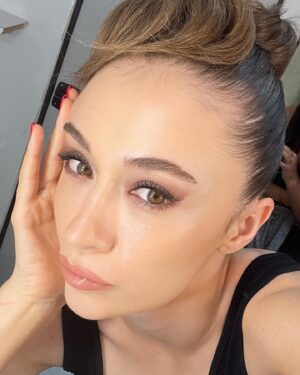 Sibel Aytan Instagram - ilk görseli geçelim👀
Tam benlik bir dumpie! iki hareketten sonra ben 🍲🦦 #mondaymotivation