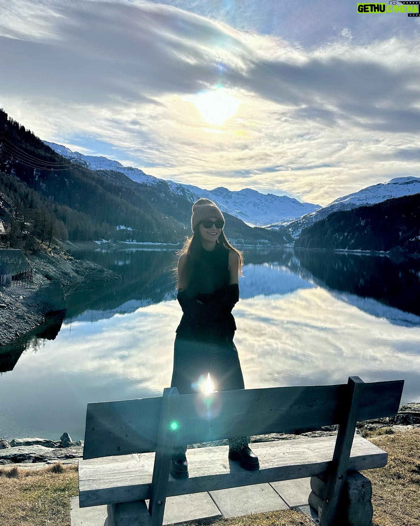 Sibel Aytan Instagram - Kisacik zamanda 🏄🏼♀️ #Stmoritz #Arosa #chur #zurich #happynewyear
