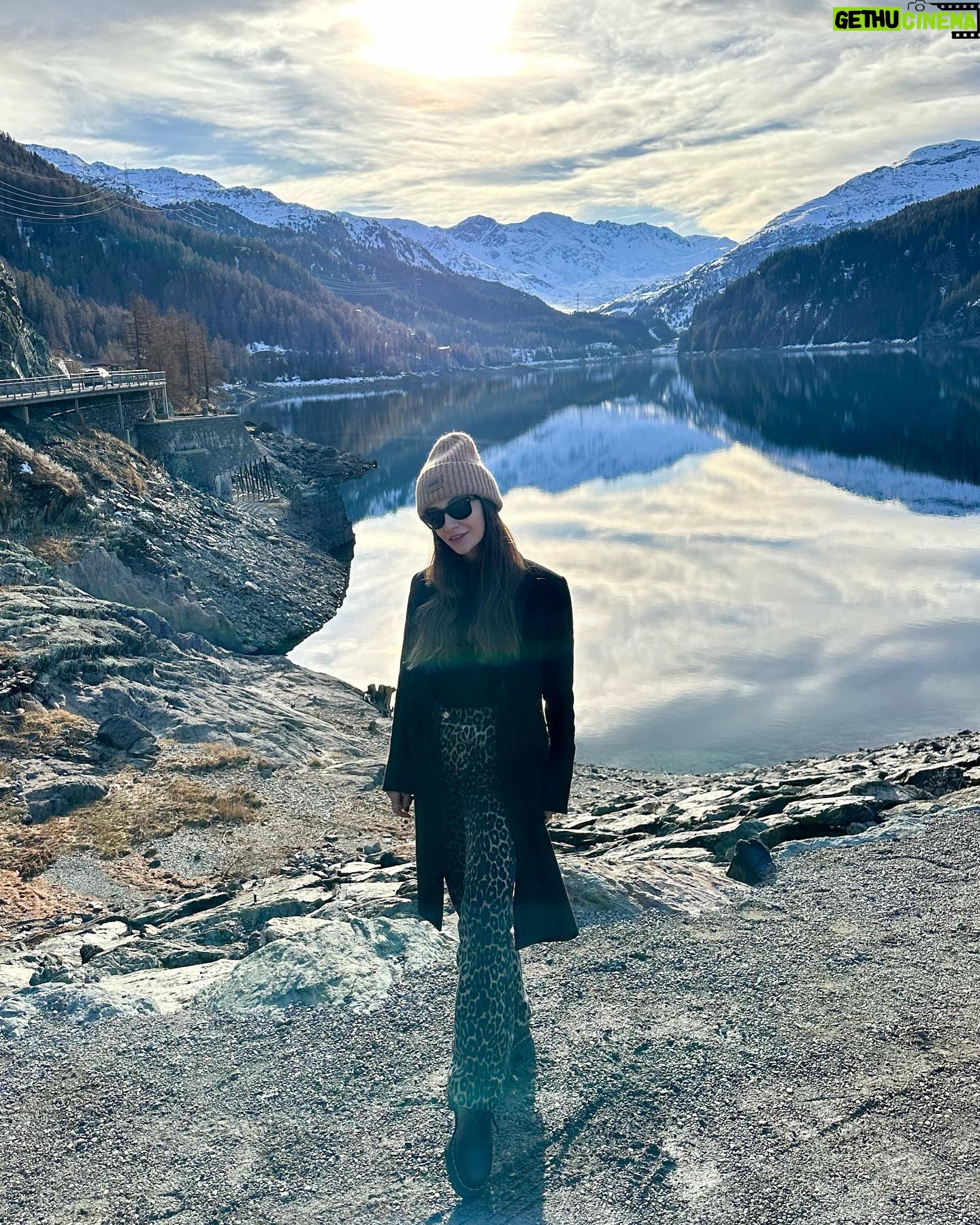 Sibel Aytan Instagram - Kisacik zamanda 🏄🏼♀️ #Stmoritz #Arosa #chur #zurich #happynewyear