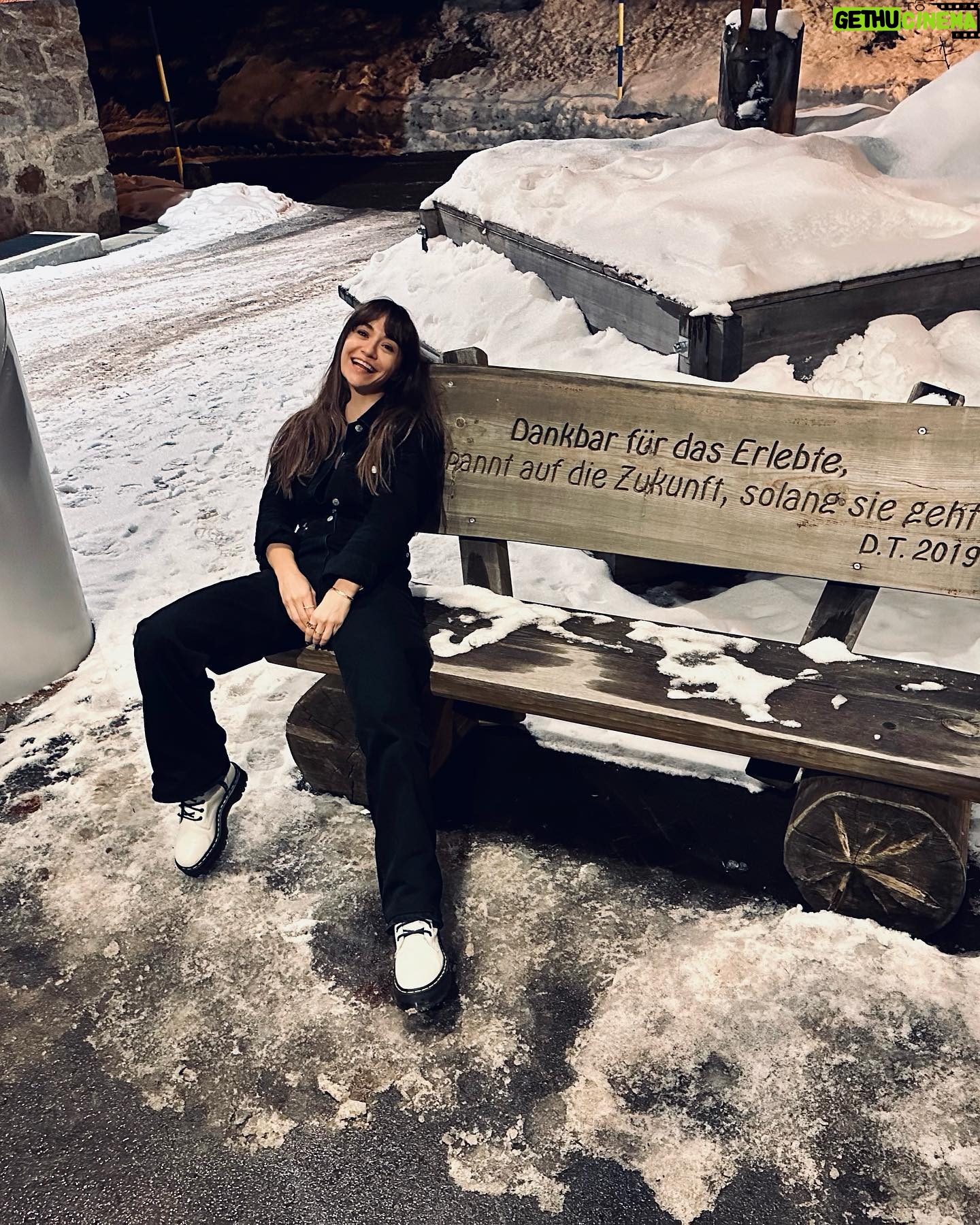 Sibel Aytan Instagram - Kisacik zamanda 🏄🏼♀️ #Stmoritz #Arosa #chur #zurich #happynewyear
