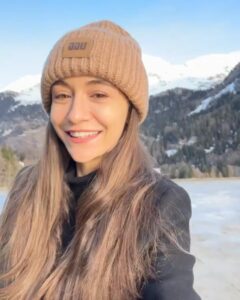 Sibel Aytan Instagram - Kisacik zamanda 🏄🏼‍♀️ #Stmoritz #Arosa #chur #zurich #happynewyear