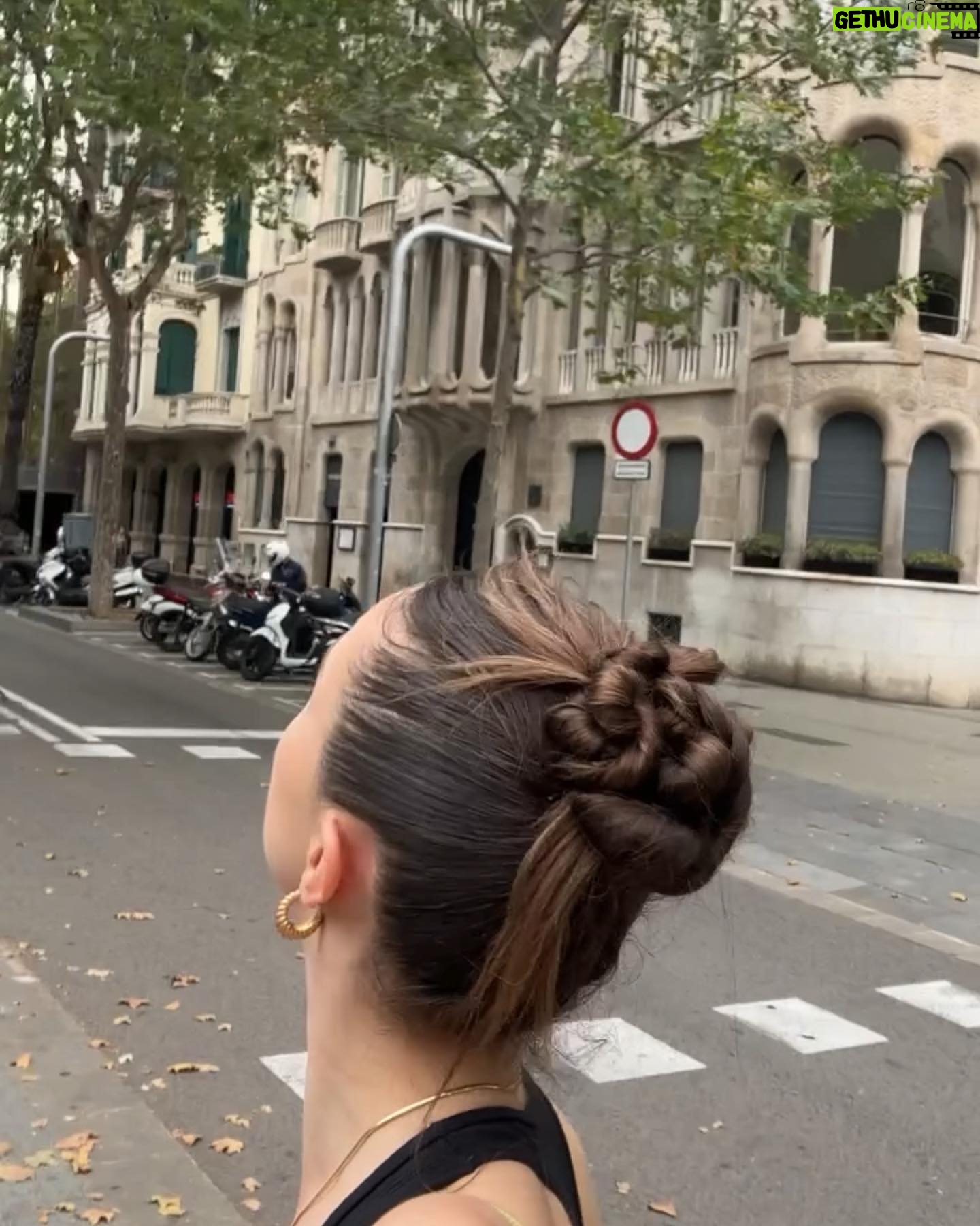 Sibel Aytan Instagram - İşaretlere , yeni yolculukların büyüsüne , karşıma çıkan ve yoluma açılan her kapıya bayılırım. Hoş geldin #temmuz #july ✨🍀🗝️