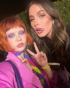 Sierra McCormick Instagram - Never have I ever taken a six month break from posting on social media only to return from the dead with pics of @msbretthargrave and I serving on the carpet…
#neverhaveievernetflix