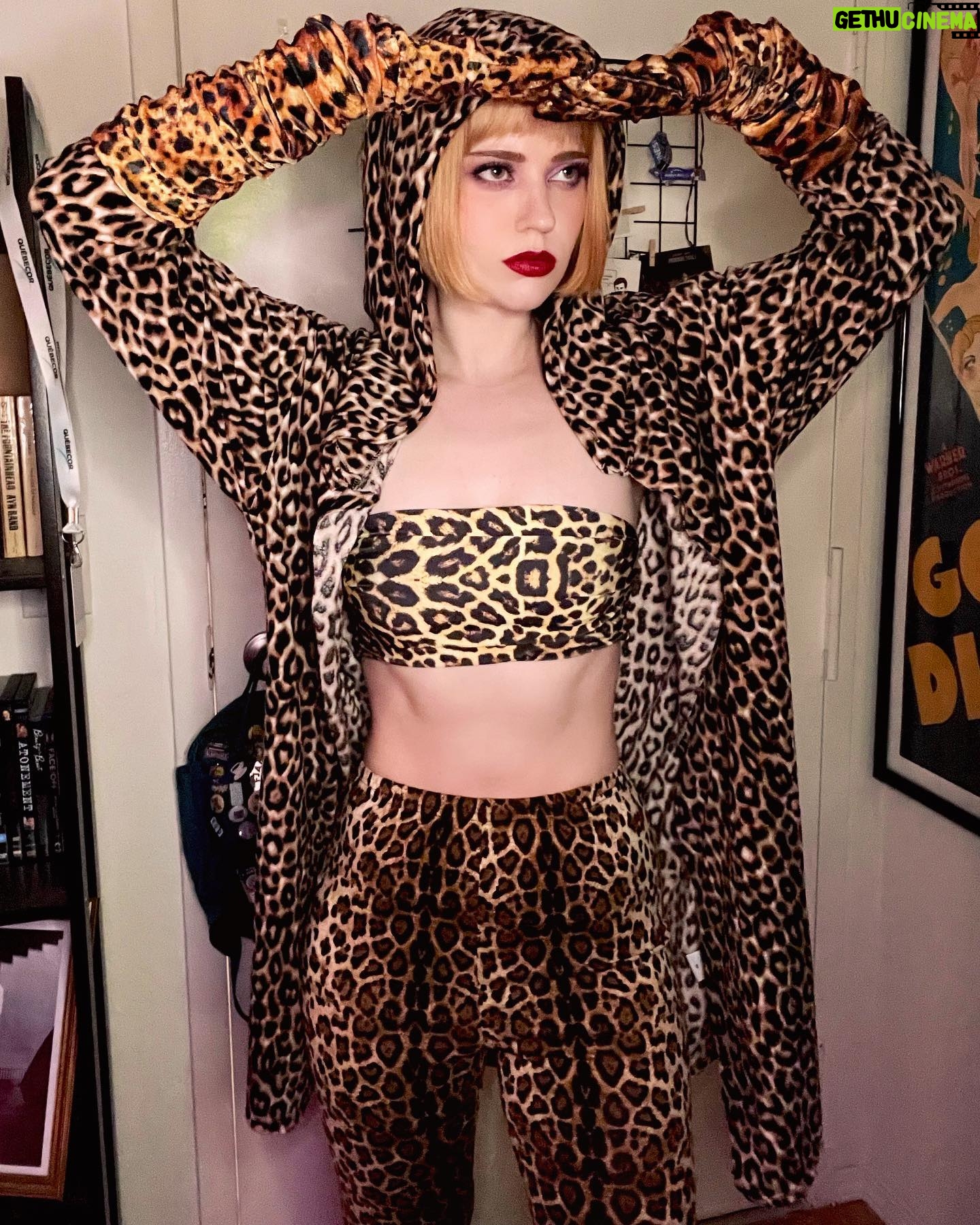 Sierra McCormick - 11.1K Likes - BRB, looking for something that impresses me much….. 💀🎃
#thatdontimpressmemuch #happyhalloween