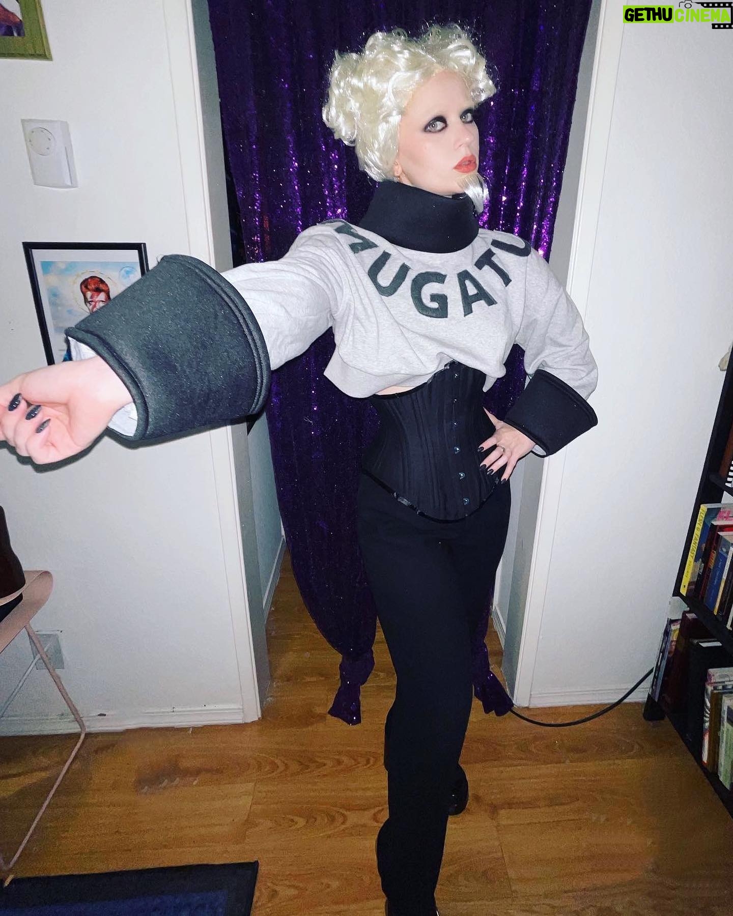 Sierra McCormick Instagram - Okay Iβm coming to your Halloween party but you better not be cunty Mugatu from Zoolander when I get there. Me: ποΈπποΈ #HappyHalloween everyone!! π€π»π₯ππ P.S. shoutout to my mom for sewing this costume for me. π₯Ή