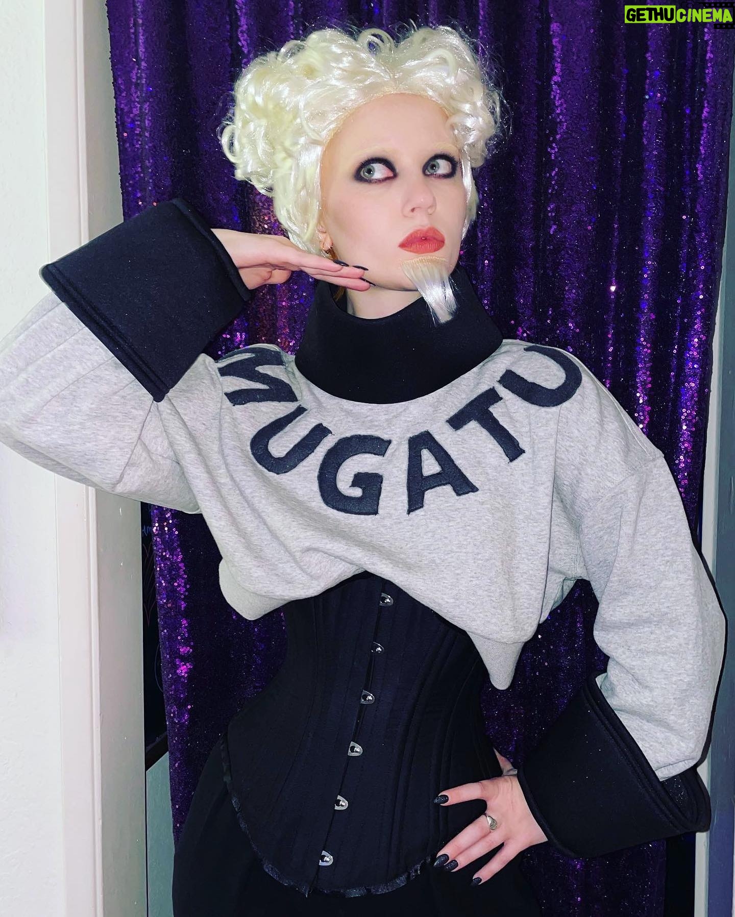 Sierra McCormick Instagram - Okay Iβm coming to your Halloween party but you better not be cunty Mugatu from Zoolander when I get there. Me: ποΈπποΈ #HappyHalloween everyone!! π€π»π₯ππ P.S. shoutout to my mom for sewing this costume for me. π₯Ή