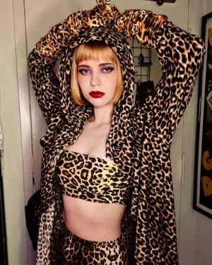 Sierra McCormick Instagram - BRB, looking for something that impresses me much….. 💀🎃

#thatdontimpressmemuch #happyhalloween
