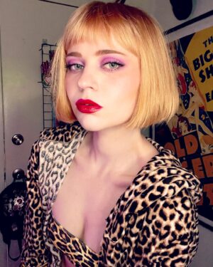 Sierra McCormick Instagram - BRB, looking for something that impresses me much….. 💀🎃

#thatdontimpressmemuch #happyhalloween