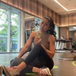 Sigi Wimala Instagram – Today’s Workout, Done ✅

Olahraga selalu ampuh untuk membuatku lebih fokus untuk menjalankan aktivitas seharian.

Nah, untuk mengembalikan tenaga yang sudah terkuras, aku minum V-Soy Multi-Grain 200ml yang selalu ada di dalam tas.

Mau selalu aktif berenergi seperti aku? Makanya selalu #SediaVSoy 💚