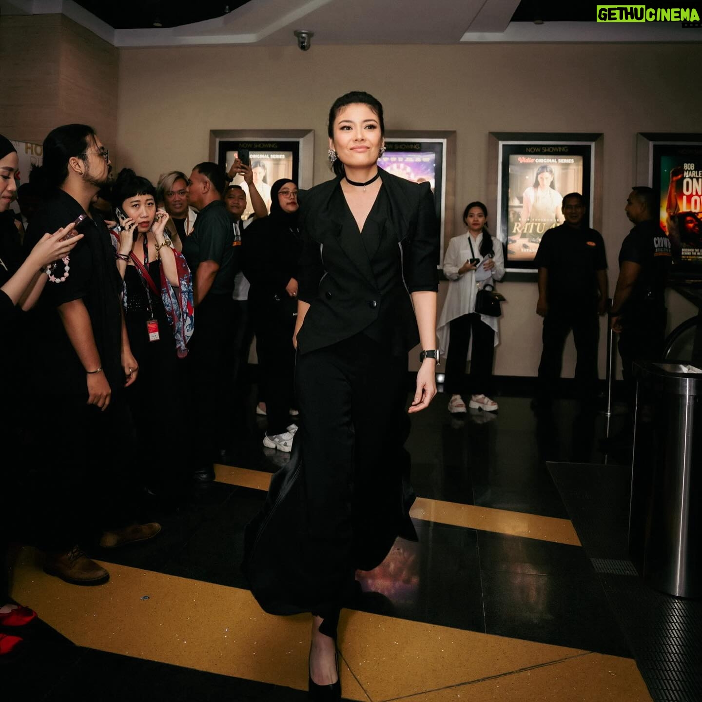 Sigi Wimala Instagram - Dressed to the nines for the premiere of Ratu Adil, accompanied by my two fave girls 📸 @armanfebryan .