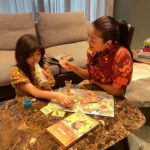 Sigi Wimala Instagram – Anakku yang paling kecil suka banget minta aku bacain dongeng atau ditemenin sambil main. Kadang kalau lagi nemenin dia dan aku pas laper, aku suka minum V-Soy Multi Grain. V-Soy ini enak banget dan ngenyangin, Alex juga suka minta V-Soy punyaku. Kandungannya ga cuma bikin kenyang, tapi juga banyak khasiatnya. Jadi aku ga khawatir kalau Alex minum susu kedelai ini juga.
#sediavsoy @vsoyworldindonesia