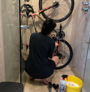 Sigi Wimala Instagram - Anak anak udah gede jadi ga perlu dimandiin. Skrg mandiin sepeda aja deh.