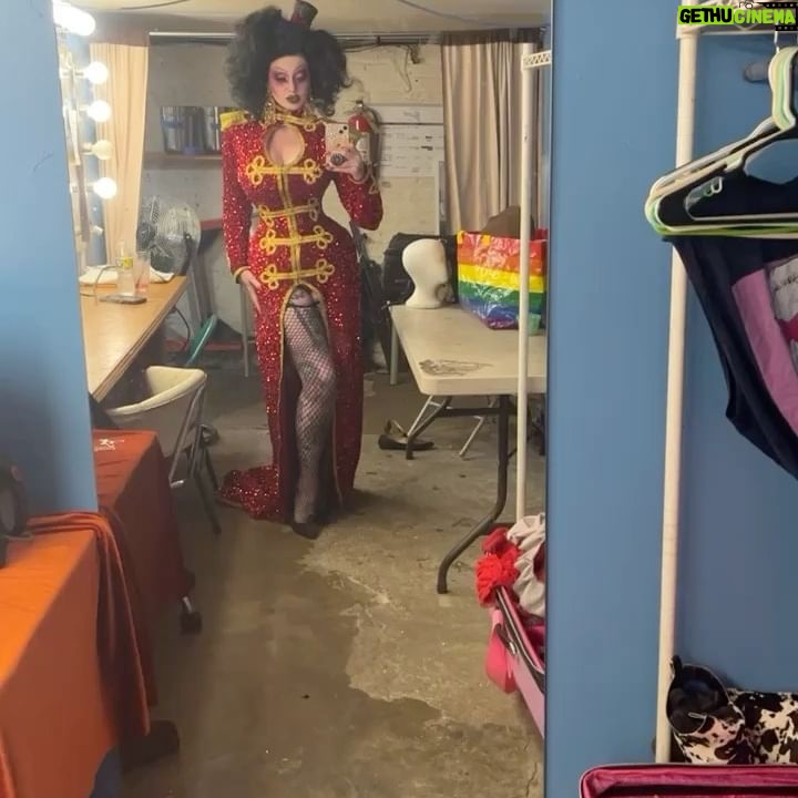 Sigourney Beaver - 17.1K Likes - ✨🪞✨dressing room dummy dump✨🪞✨