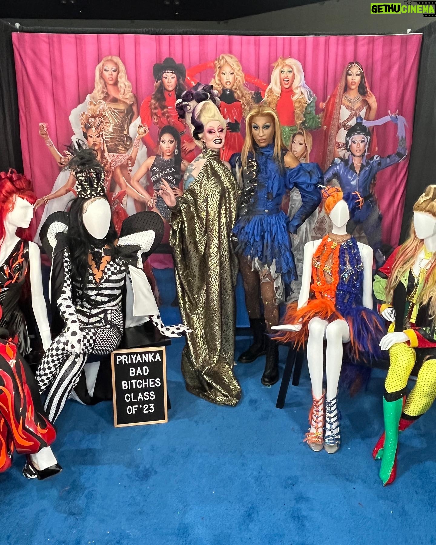 Sigourney Beaver - 14.1K Likes - 👹👹Caught some cutie pics with all these cool kids at @rupaulsdragcon 👹👹