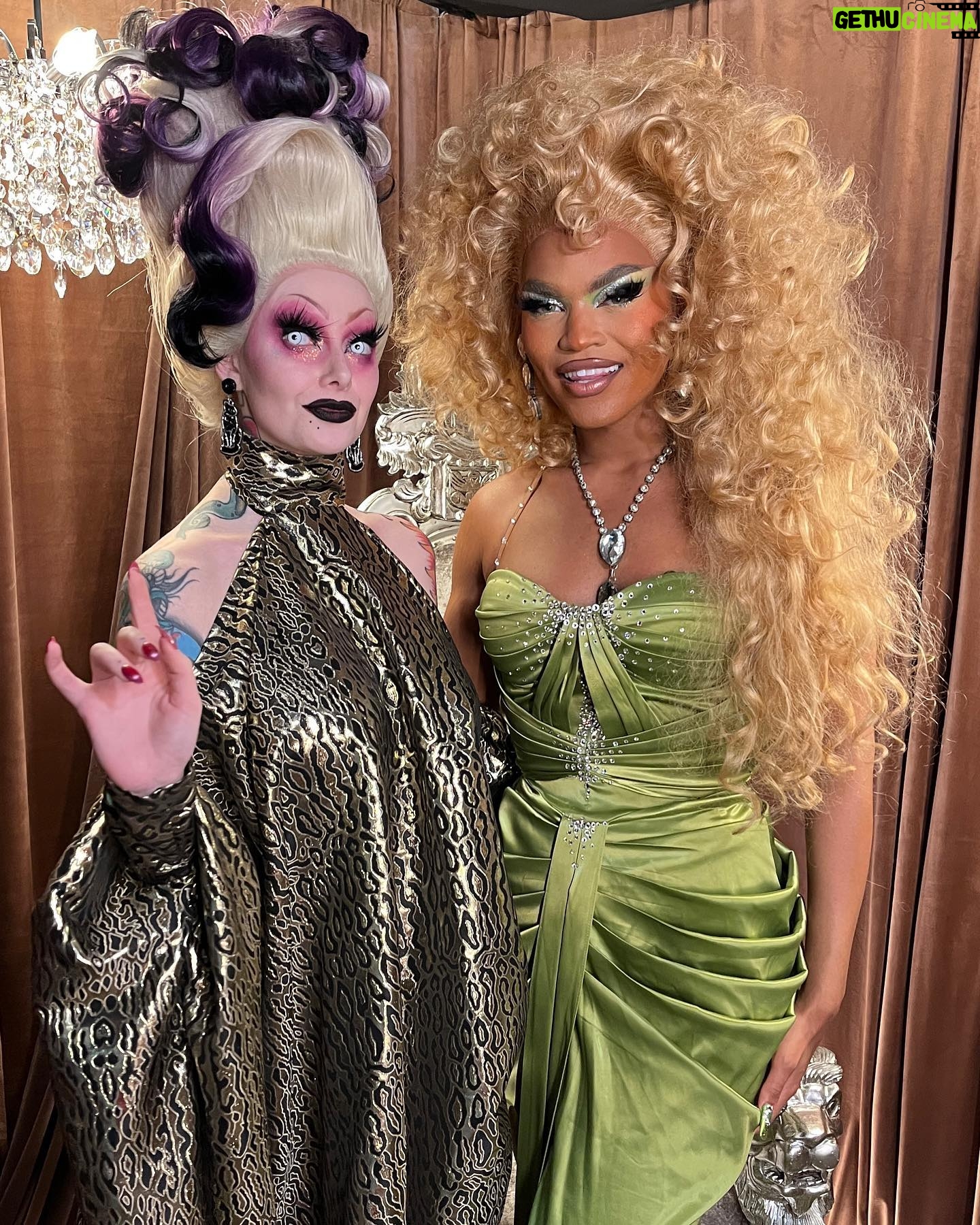Sigourney Beaver - 14.1K Likes - 👹👹Caught some cutie pics with all these cool kids at @rupaulsdragcon 👹👹