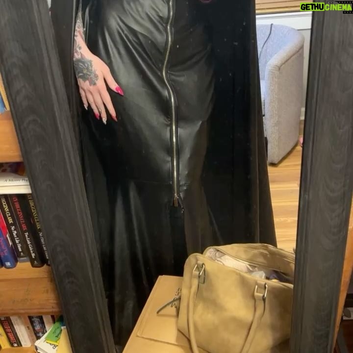 Sigourney Beaver - 17.1K Likes - ✨🪞✨dressing room dummy dump✨🪞✨