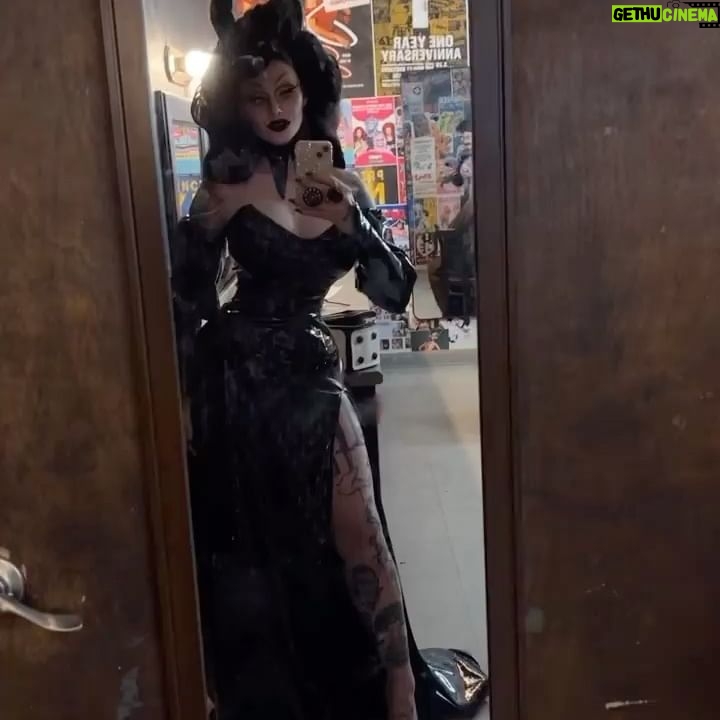 Sigourney Beaver - 17.1K Likes - ✨🪞✨dressing room dummy dump✨🪞✨