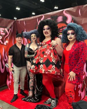 Sigourney Beaver Instagram - ❤️‍🔥❤️‍🔥❤️‍🔥finally getting around to the first of many @rupaulsdragcon posts! Thank you thank you thank you to my incredible team for working so hard and taking such good care of me and my sore tootsies, y’all are the real stars!! Shoutout to one of my very favorite artists @creepy.gals for designing and building the most hellish and whimsical booth of my dreams!! I had an incredible time getting to cross this booth experience off of my drag bucket list and I couldn’t have done it without you guys❤️‍🔥❤️‍🔥❤️‍🔥
