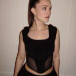 Sigrid Instagram - 🧛🏻‍♀️ @gq awards :) styling @jessica_gerardi makeup and photos @gabriellafloydmakeup hair @hairbychrislong @dysonhairpro @dysonhair @kirstenbassett_hair #reklame