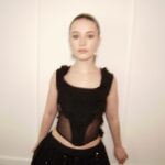 Sigrid Instagram - 🧛🏻‍♀️ @gq awards :) styling @jessica_gerardi makeup and photos @gabriellafloydmakeup hair @hairbychrislong @dysonhairpro @dysonhair @kirstenbassett_hair #reklame