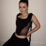 Sigrid Instagram - 🧛🏻‍♀️ @gq awards :) styling @jessica_gerardi makeup and photos @gabriellafloydmakeup hair @hairbychrislong @dysonhairpro @dysonhair @kirstenbassett_hair #reklame
