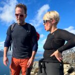 Sigrid Bonde Tusvik Instagram - Verdens første surfitte helt uten oksygen på toppen av Festvågtind! Takk til alle fire sherpaene som hjalp meg oppover med ulike motivasjonsteknikker