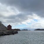 Sigrid Bonde Tusvik Instagram - Hva gjorde vi før badstua kom? Elsk på @skaarungen_lofoten #reklame