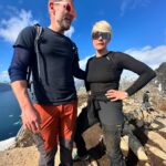 Sigrid Bonde Tusvik Instagram - Verdens første surfitte helt uten oksygen på toppen av Festvågtind! Takk til alle fire sherpaene som hjalp meg oppover med ulike motivasjonsteknikker