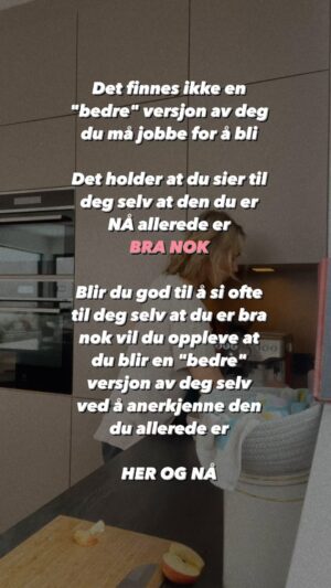 Silje Torp Instagram - Gå og se deg i speilet, vennen min. Der er du jo! En uslepen diamant 💎 som bare trenger litt tillit fra riktig hold. Ditt eget. ♥️

Et eller annet sted inni deg vet du det jo. 

At du ER Drømmedama. 💃

Den du drømmer om å bli, den som blir elsket i filler av de du også elsker, er akkurat passe DEG og elskbar, er både krevende og redd til tider, tar tidvis mye og andre ganger altfor lite plass, føler fortsatt at du ikke passer inn overalt men hva gjør vel dét så lenge du vet hvor DU trives, sjanser kommer og går, og noen greier du visst aldri å gripe men...so what?! 

Du er DEG😍

Skrot alt du skulle være og gjøre og føle og tenke og få til bare du ble "henne". 

Du ER henne allerede.✨

#damersomheierpådamer #branok #jegerbranok #mentaltrening