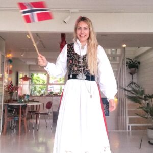 Silje Torp Instagram - Hipp hipp hurraaaaa!!!🇳🇴
#nationalday #17mai