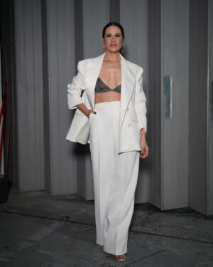 Sílvia Alberto Instagram - Amanhã há Got Talent!
E assim me despeço deste look tão elogiado na gala passada. Porque é que nos sentimos ainda mais femininas num fato masculino? 
Porque podemos!
#paulafarraiastyling #gottalentpt
