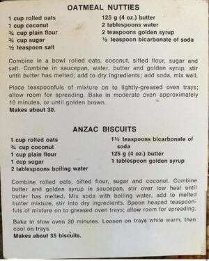 Silvia Colloca Instagram - Anzac biscuits for our heroes. #lestweforget 
Swipe for recipe
🌹