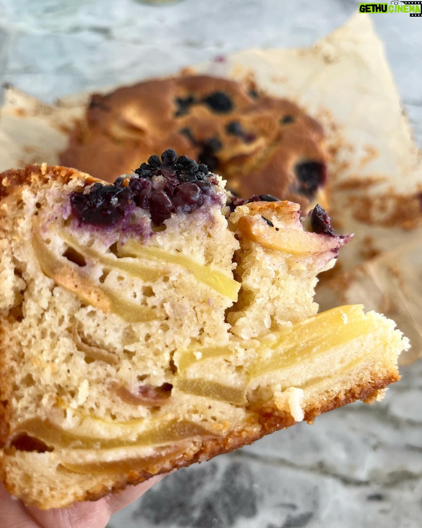 Silvia Colloca - 1.3K Likes - Giving in to these soft autumnal mornings with a warm apple and berry cake. 💕
100 g unsalted butter, melted
4 medium Granny Smith apples, peeled, cored and thinly sliced
½ medium lemon, zest and juice
pinch of salt
2 cups self-raising flour
2 large eggs
200 g (scant 1 cup) soft brown sugar
150 ml apple sauce
1 punnet fresh blackberries or blueberries/raspberries
whipped thickened cream, for serving
1. Preheat the oven to 170ºC. Line the base and sides of a 20 cm round tin with baking paper. Toss the sliced apples in a bowl with the lemon juice and zest and set aside.
2. In a separate bowl whisk the eggs with the sugar. Add salt. Sift in the flour, mix then add the apple sauce and the melted butter. Mix the apple slices through and half of the blackberries.
3. Pour the batter in the tin, level with a spoon and top with remaining blackberries. Bake for about 60-65 minutes. The top should be caramel brown and the cake soft-yet-firm to touch. To be sure, insert a stick into the middle of the cake, if it comes out clean, the cake is baked, otherwise give it another 2-3 minutes and test again.
4. Cool in the tin for 1 hour, then transfer to a plate and serve with whipped cream.