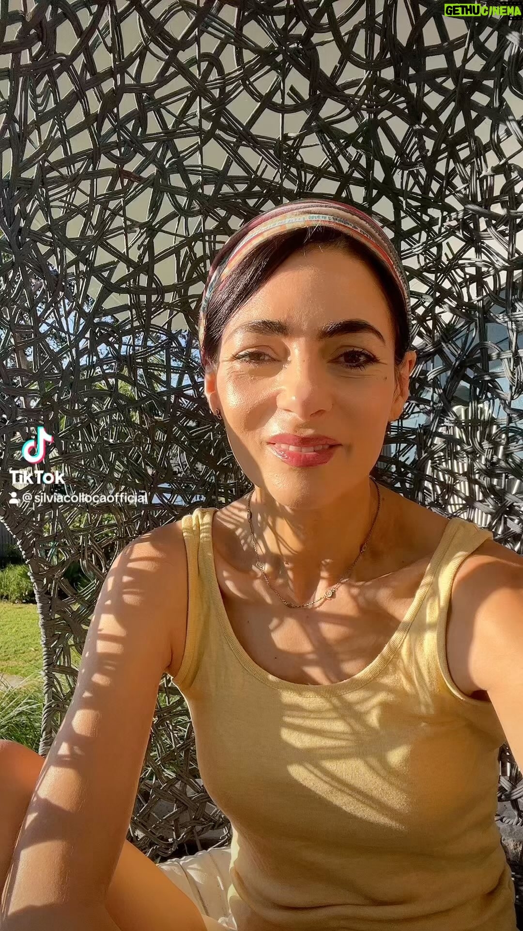Silvia Colloca - 1K Likes - You are not as good as gold in Italian… you are as good as 🥖
🇮🇹