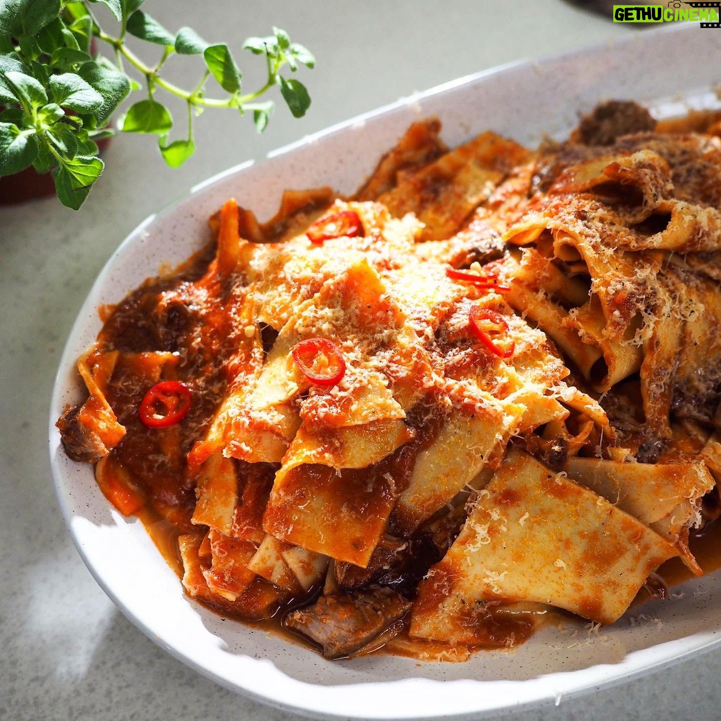 Silvia Colloca - 0.9K Likes - Just a reminder that you can make any day a bit better with pasta.
This is my broken lasagne with lamb ragú
Ingredients
60 ml (¼ cup) extra-virgin olive oil
3-4 garlic cloves, bashed
3-4 lamb forequarter chops (see Note)
200 ml red wine
2 400 ml cans chopped tomatoes
¼ red capsicum
sea salt and freshly ground black pepper, to taste
400 g lasagne sheets, broken into irregular pieces
grated pecorino, to serve
1. For the lamb ragú, heat the oil in a large, heavy-based saucepan. Add the garlic and cook for 2-3 minutes or until fragrant. Add the lamb chops and cook until browned all over. Add the red wine and simmer over high heat for 2 minutes to reduce slightly. Add the tinned tomatoes, capsicum and 800 ml water. Bring to a simmer, then reduce the heat to low, cover and cook, stirring occasionally for 3–4 hours or the until meat falls off the bone. Nonna would lift out the meat and reserve it for another meal. You can do that too or simply remove it from the pan to shred and get rid of any tiny bones and then add it back to the sauce. Remove and discard the capsicum, then season to taste.
2. Bring a saucepan of salted water to the boil. Drop in the broken lasagne pieces, stir and cook for 5-6 minutes or until al dente. Remove with a slotted spoon straight into the pan with the sauce, dragging along a little pasta cooking water, then toss well. Bring to the table and serve with freshly grated pecorino.
❤️🇮🇹