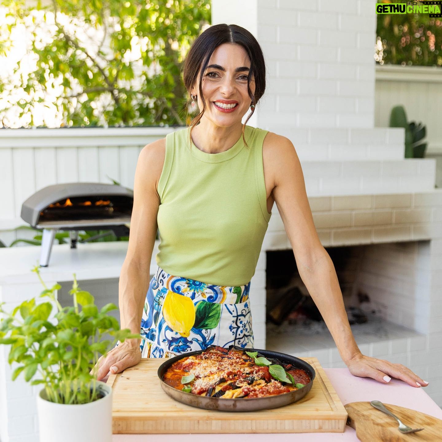 Silvia Colloca - 1K Likes - Think eggplant parmigiana, but a lot easier and phenomenal in flavour!
Hassleback Eggplant Parmigiana
From my new show @silviasitalianmasterclass
Ingredients
2 large aubergines
600 ml of passata
200g @floridiacheese casalingo -or your melty cheese of choice) sliced into 1 pieces
½ cup fresh breadcrumbs
¼ cup (60ml) of extra-virgin olive oil
salt and pepper for seasoning
fresh basil, leaves picked to serve
Method
Preheat the oven to 180°C, fan 160°C. Cut lengthways slits into the aubergines about 1cm apart, leaving the stalk attached and taking care not to cut right down to the bottom OR Pre heat your @oonihq pizza oven to 250C
Cut lengthways slits into the eggplants about 1cm apart, leaving the stalk attached and taking care not to cut right down to the bottom
Arrange the fanned eggplant into a large roasting tin or ovenproof dish and season. Drizzle with half of the oil and bake for 20 minutes in a traditional oven, and 15 minutes in a pizza oven.
Take the tray out of the oven, place mozzarella in between eggplant slices, cover with passata, season to your liking, top with breadcrumbs and drizzle with remaining olive oil. Bake for 15-20 minutes or until melty and golden brown. This will only take 5-6 in a pizza oven.
Serve with bread and basil leaves.
Watch on @channel10au or @10playau